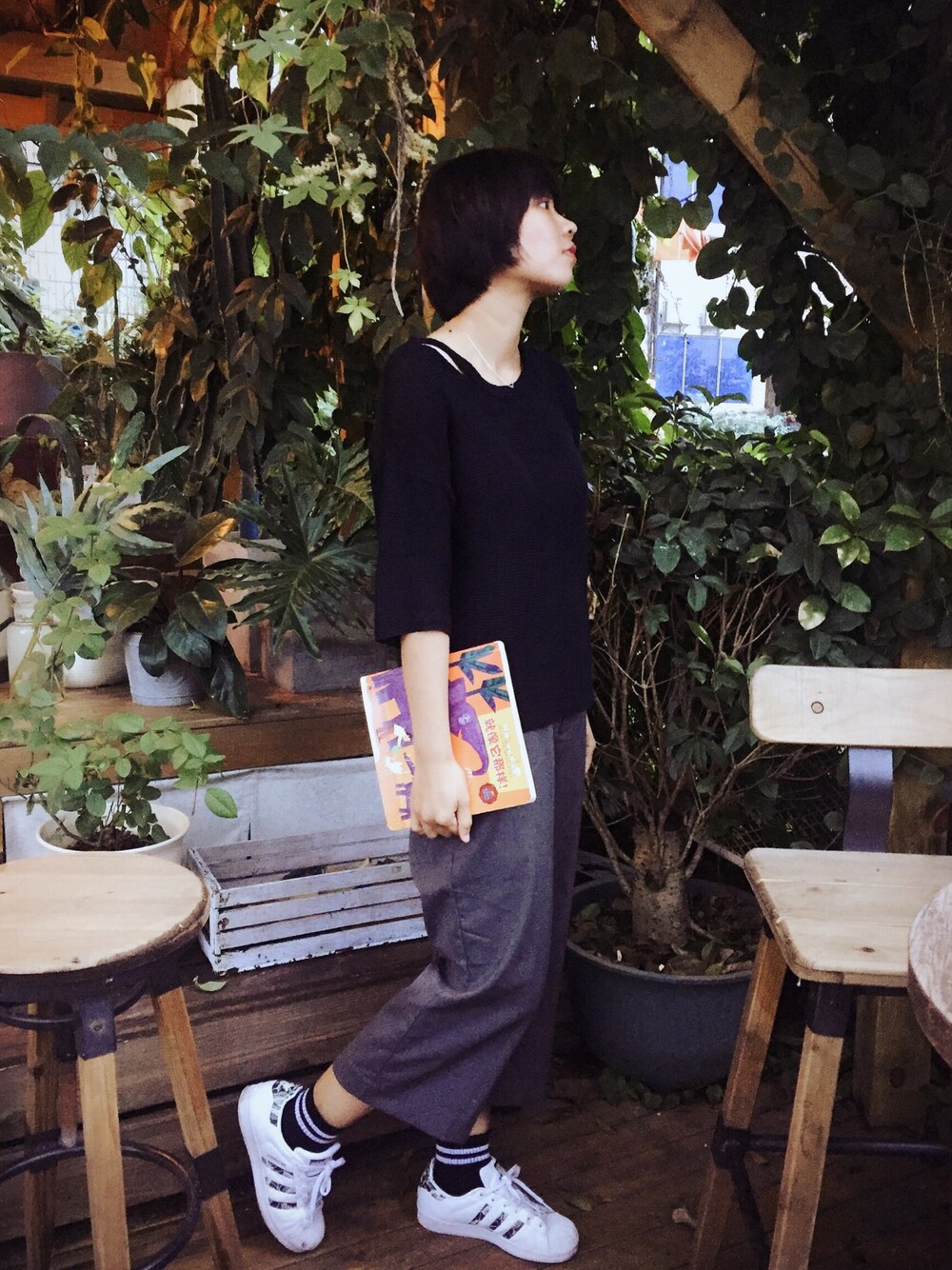 「adidas Originalsのアイテム（スニーカー、ホワイト系）」を使った、桃子心里没有虫さん（レディース・172cm）の秋コーディネートの1枚目の写真
