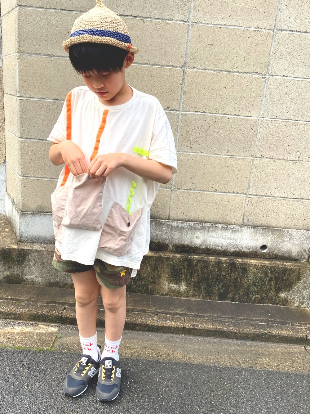 「ショートパンツ、これが私をアゲる服、カジュアルコーデ、キッズコーデ、Tシャツ、男の子、キッズファッション、初夏コーデ、休日スタイル、ニューバランス」｜「GWZのアイテム（トップス、ホワイト系）」を使った、aoi erikaさん（キッズ・135cm）の春コーディネートの1枚目の写真