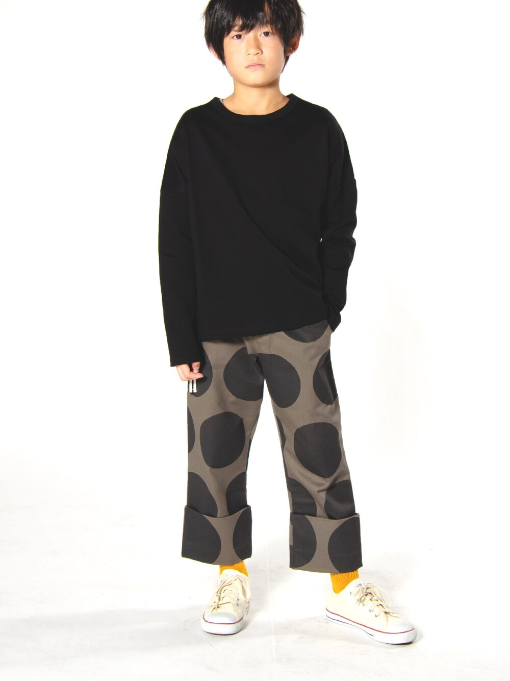 「これが私をアゲる服、ドット、キッズファッション、コンバース、おしゃれさんと繋がりたい、シンプルコーデ、男の子、きれいめカジュアル、おとこのこ、ロンT」｜「pilkkuのアイテム（トップス、ブラック系）」を使った、aoi erikaさん（キッズ・135cm）の春コーディネートの1枚目の写真
