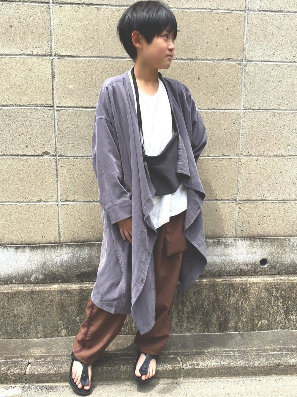 「これが私をアゲる服、サコッシュ、キッズコーデ、キッズファッション、ドット、シャツコート、男の子、おとこのこ、きれいめカジュアル、おしゃれさんと繋がりたい」｜「FITHの強撚ドット デザイン半袖Tシャツ（Tシャツ/カットソー、ホワイト系）」を使った、aoi erikaさん（キッズ・135cm）の春コーディネートの1枚目の写真