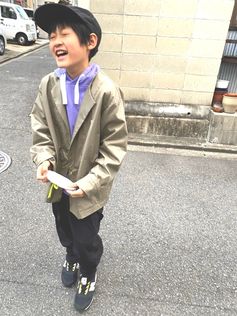「これが私をアゲる服、パーカー、パープル、ジャケット、キッズコーデ、キッズファッション、男の子、きれいめカジュアル、キャップ、おしゃれさんと繋がりたい」｜「unioniniのアイテム（キャップ、ブラック系）」を使った、aoi erikaさん（キッズ・135cm）の春コーディネートの1枚目の写真