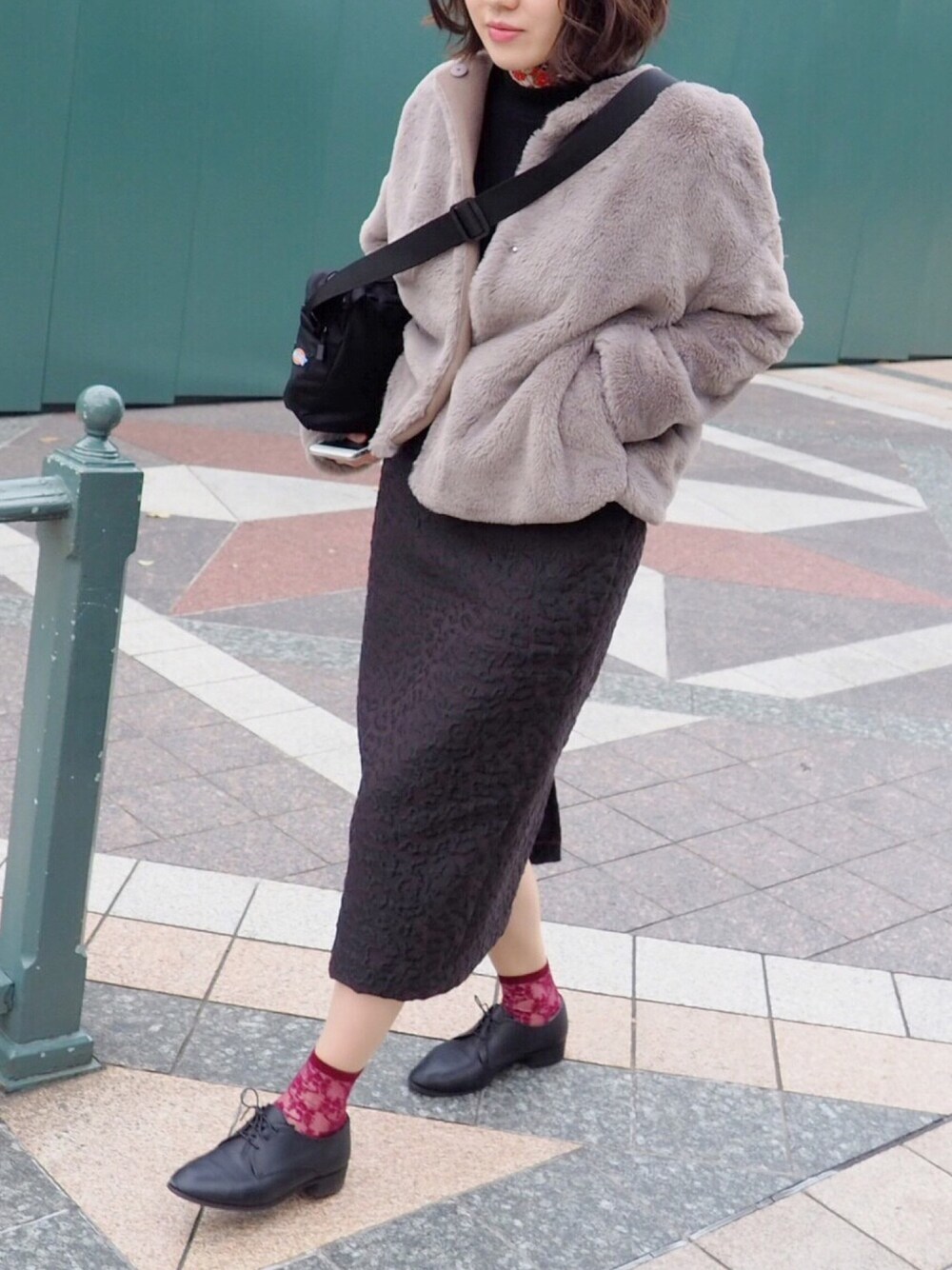「秋冬コーデ、オトナカジュアル、ディズニーランド、ディズニーコーデ、ファー、ファーコート、ハンドメイド、ハンドメイド部、ハンドメイドスカート、ハンドメイド服」｜「AYUMIのアイテム（スカート、ブラウン系）」を使った、AYUMIさん（レディース・157cm）の秋コーディネートの1枚目の写真