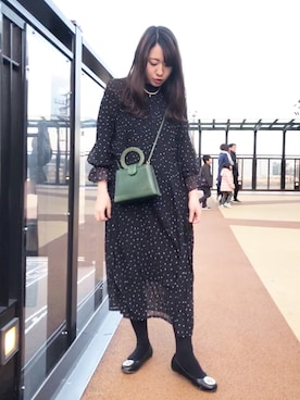 「TORY BURCH（トリーバーチ）のアイテム（パンプス）」を使った、AYUMIさん（レディース・157cm）の冬コーディネート