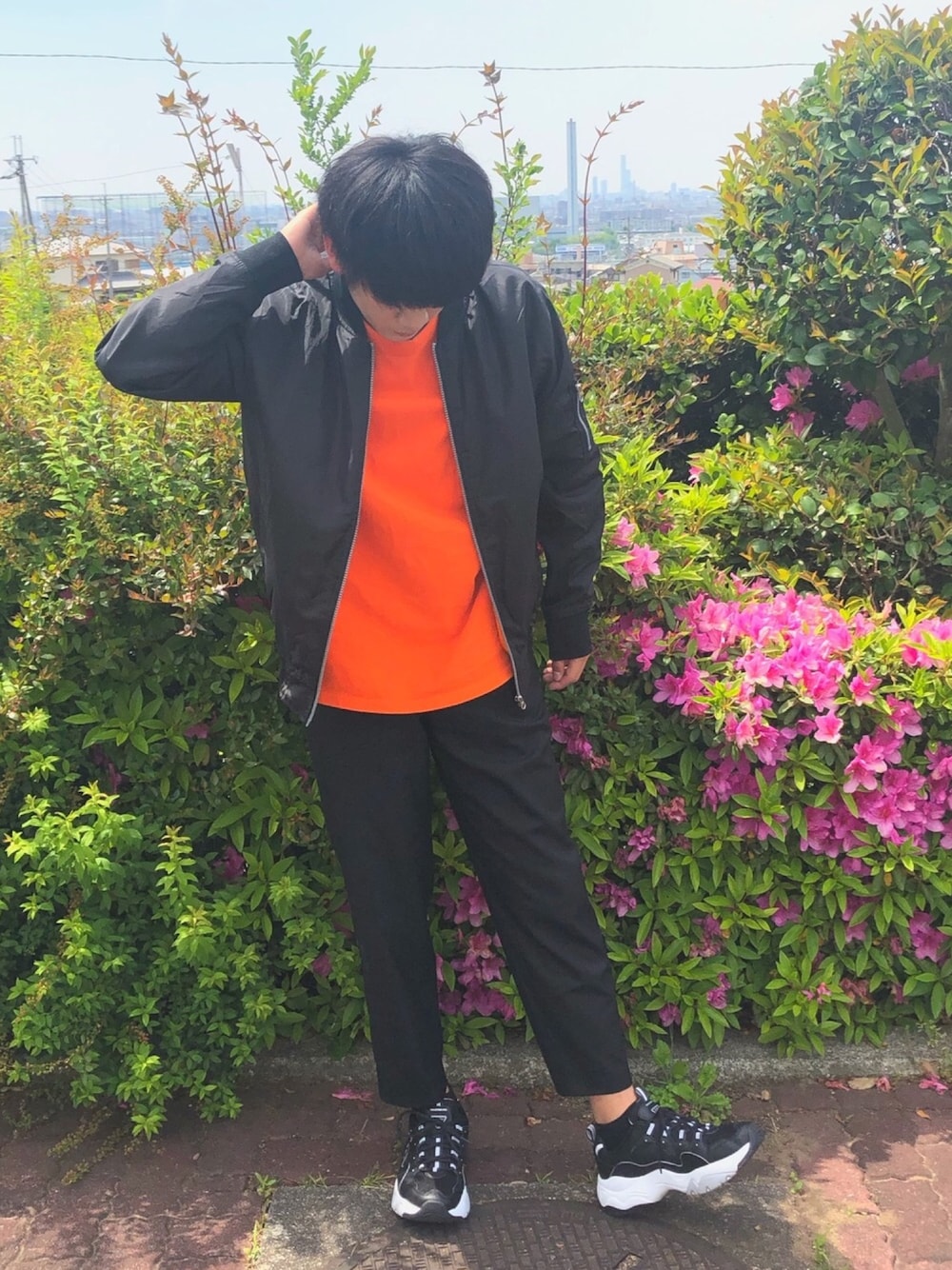 「お洒落さんとつながりたい、古着MIX、大学生」｜「GUのアイテム（Tシャツ/カットソー、オレンジ系）」を使った、YUUKIさん（メンズ・175cm）の春コーディネートの1枚目の写真