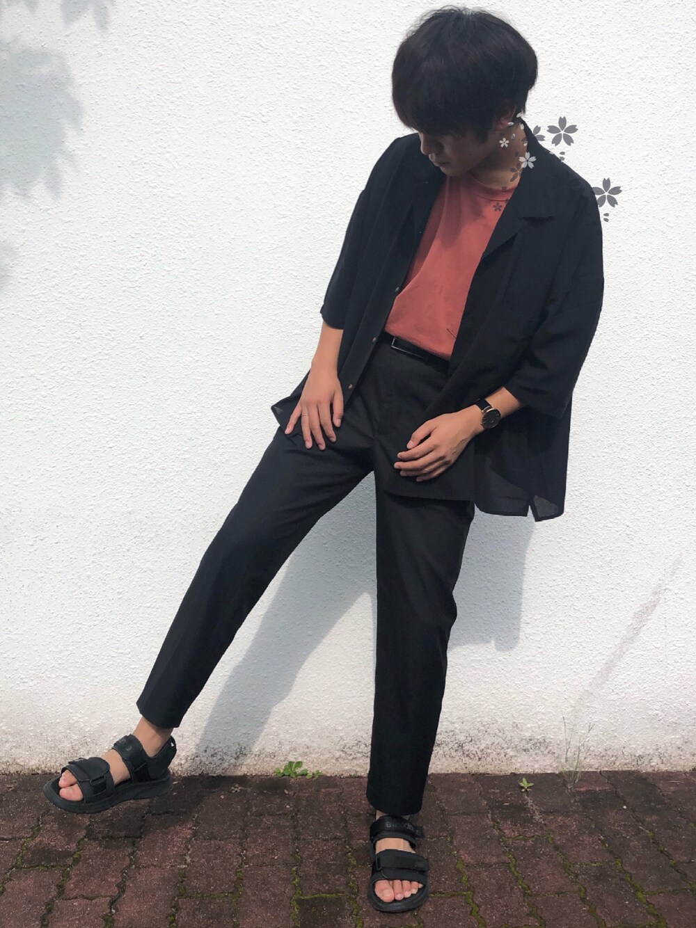 「差し色、サンダル、小物、スラックス、オープンカラーシャツ、ビックシルエット」｜「Daniel WellingtonのDaniel Wellington　ダニエルウェリントン　CLASSIC BLACK　Sheffield　40mm（アナログ腕時計、ブラック系）」を使った、YUUKIさん（メンズ・175cm）の夏コーディネートの1枚目の写真