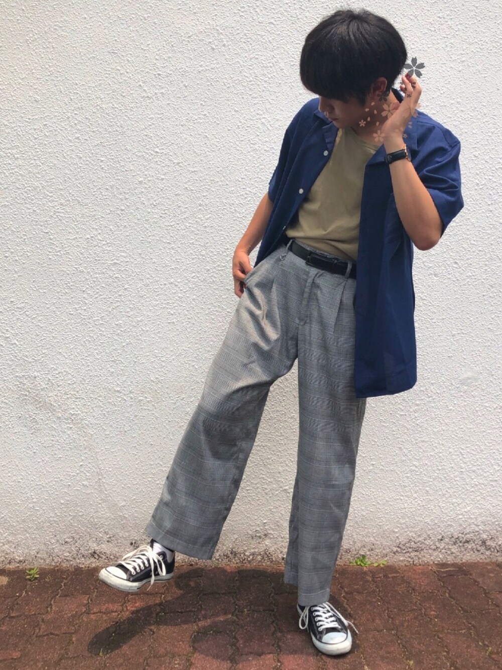 「アースカラー、ワイドパンツ、オープンカラーシャツ、コンバース オールスター、小物」｜「Daniel Wellingtonの「Daniel Wellington/ダニエルウェリントン」 クラシックブラック 40mm レザーバンド ローズゴールド/シルバー（アナログ腕時計、ブラック系）」を使った、YUUKIさん（メンズ・175cm）の夏コーディネートの1枚目の写真