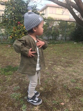 「petit main（プティマイン）のアイテム（ミリタリージャケット）」を使った、いつきさん（キッズ・80cm）の春コーディネート