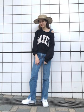 「ストローハット」｜「アイテム（スウェット）」を使った、Kawasumi  Tomomiさん（レディース・160cm）の春コーディネート