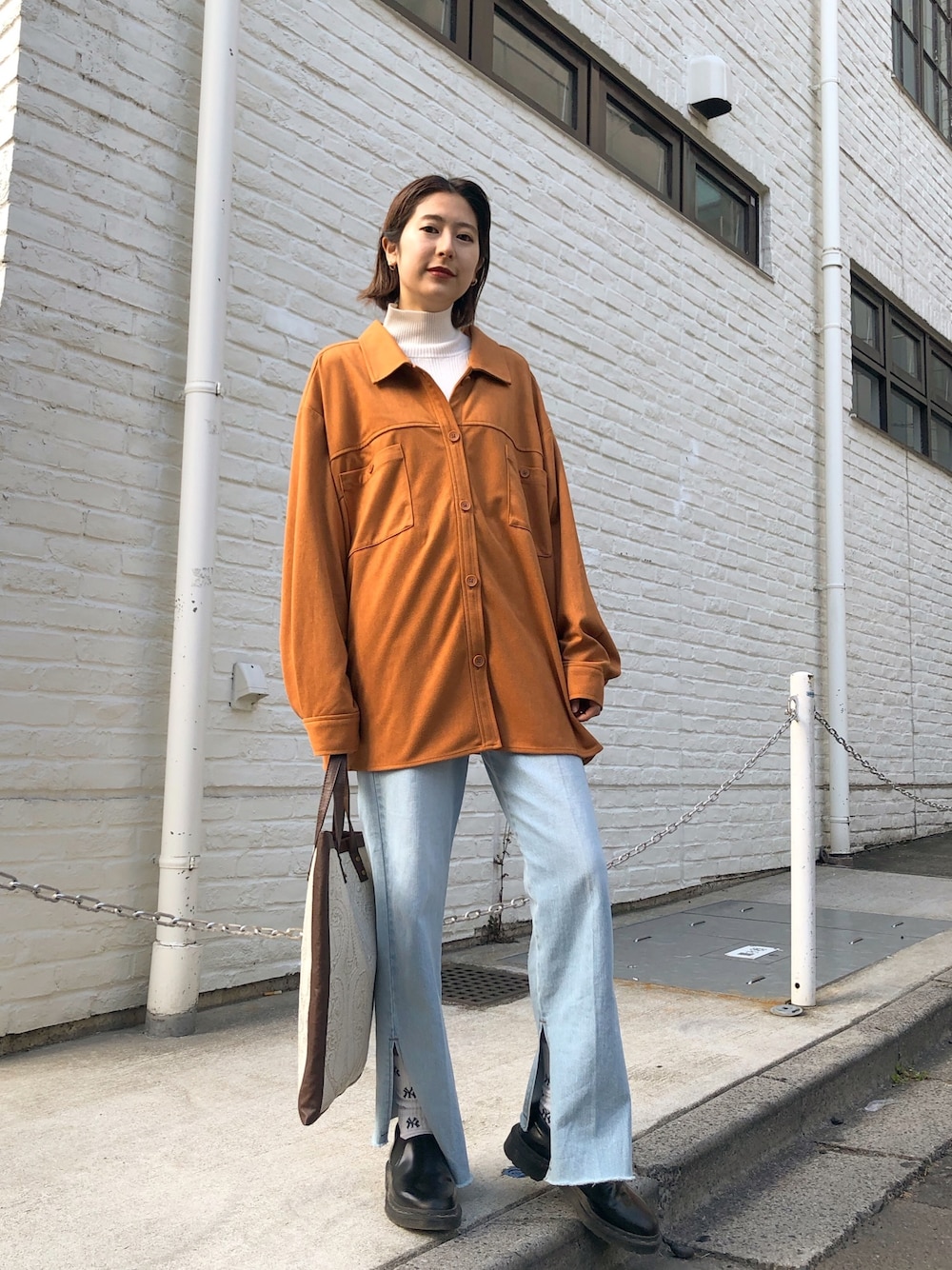 「Kastane、シャツ、スウェード、オレンジ、デニム、Wrangler」｜「Kastaneのスエードライク起毛シャツジャケット（その他アウター、オレンジ系）」を使った、Kawasumi  Tomomiさん（レディース・160cm）の冬コーディネートの1枚目の写真