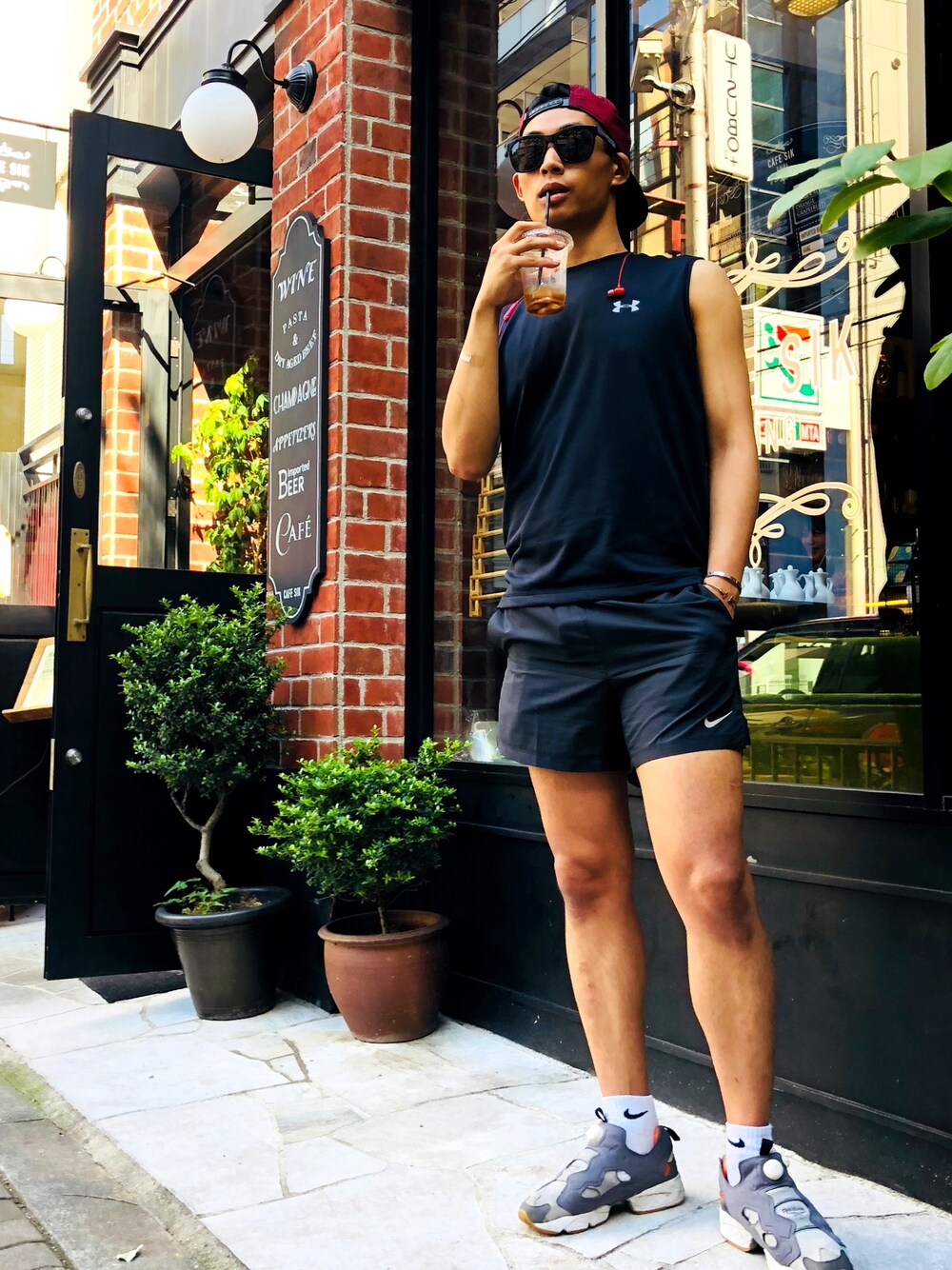「Reebokのアイテム（スニーカー、グレー系）」を使った、Salon Camouflageさん（メンズ・176cm）の夏コーディネートの1枚目の写真