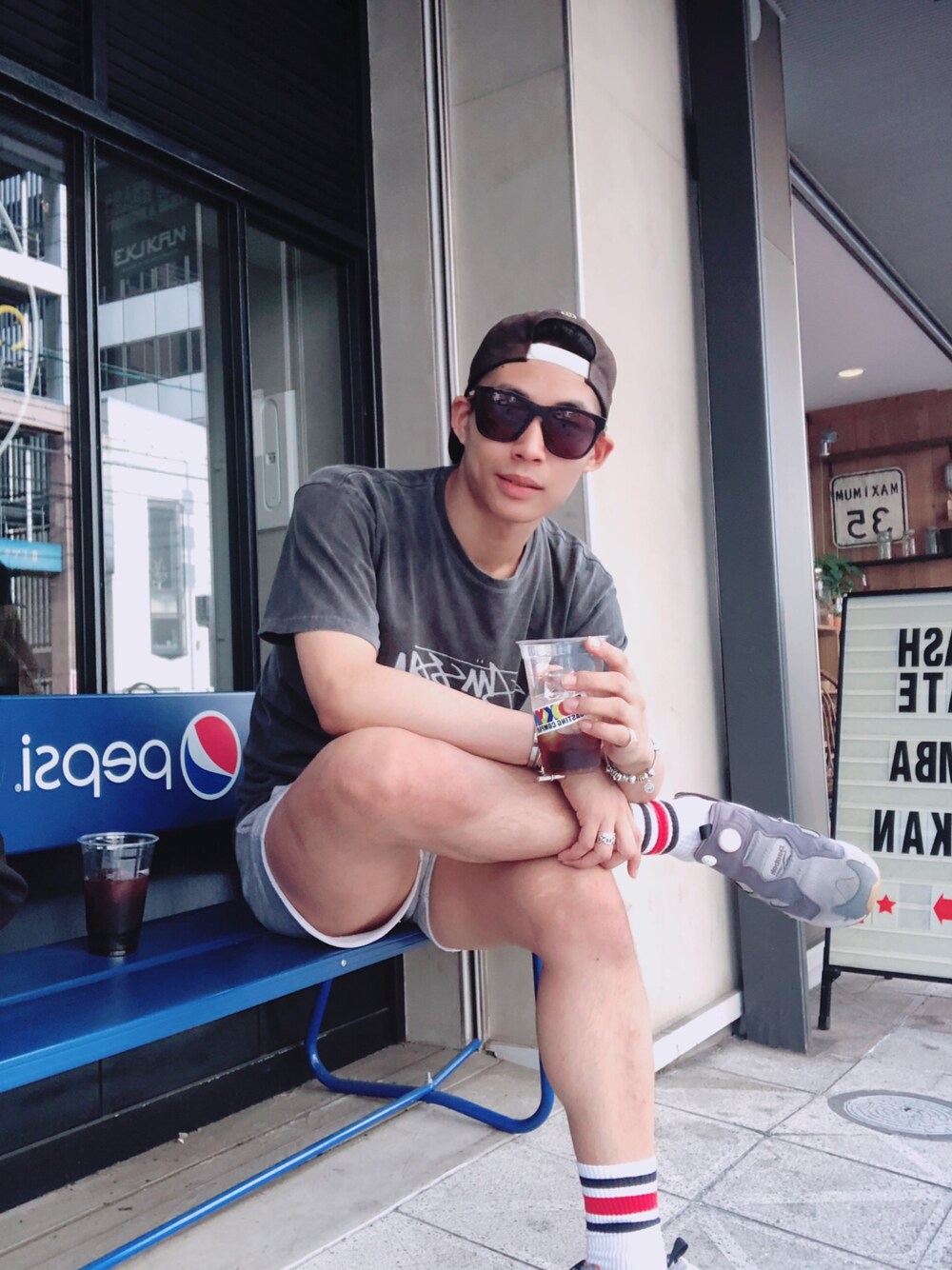 「夏コーデ、ステューシー、H&M、BALENCIAGA、reebok、シンプル」｜「STUSSYのアイテム（Tシャツ/カットソー、グレー系）」を使った、Salon Camouflageさん（メンズ・176cm）の夏コーディネートの1枚目の写真