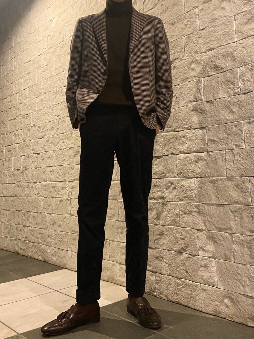 「ジャケパンスタイル、仕事服、ビジカジ」｜「THE SUIT COMPANYのアイテム（パンツ、ブラック系）」を使った、T'Tさん（メンズ・167cm）の冬コーディネートの1枚目の写真