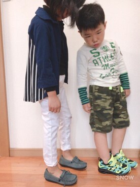 「GAP（ギャップ）のアイテム（デニムパンツ、ホワイト系）」を使った、⭐️YU⭐️さん（キッズ・131cm）の秋コーディネート