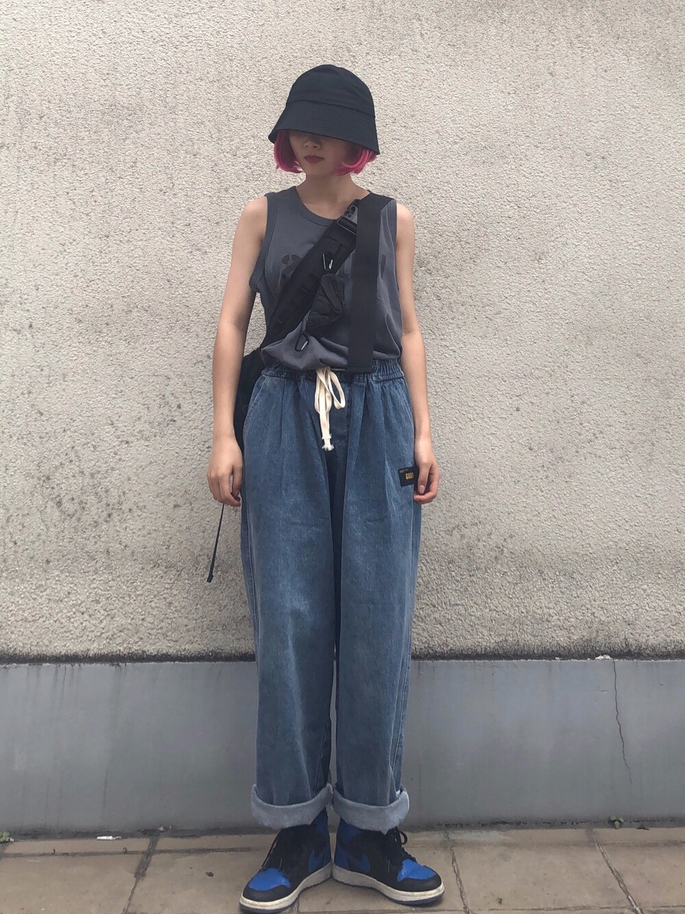 「ootd、夏、休闲、日系极简」｜「AJ1のアイテム（スニーカー、ブルー系）」を使った、邋遢小叽さん（レディース・160cm）の夏コーディネートの1枚目の写真