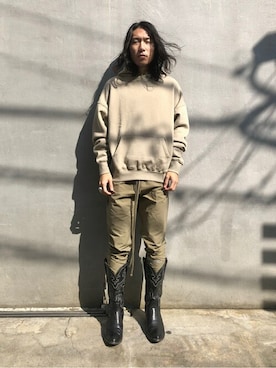 「FOG ESSENTIALS（エフオージーエッセンシャルズ）のアイテム（パーカー）」を使った、UNFOLLOW TOKYOさん（メンズ・170cm）の秋コーディネート