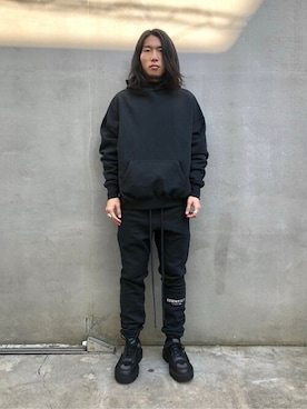 「FOG ESSENTIALS（エフオージーエッセンシャルズ）のアイテム（パーカー）」を使った、UNFOLLOW TOKYOさん（メンズ・170cm）の秋コーディネート