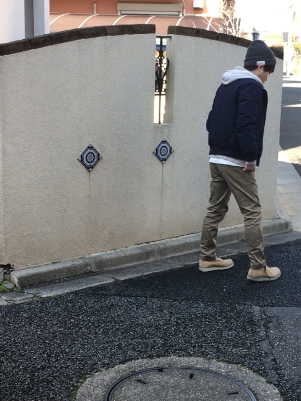 「冬アウター着回しチャレンジ、休日スタイル、ダウンジャケット、UNIQLO、パーカー、ベージュ、ニット、ラフ、プチプラ、おしゃれさんと繋がりたい」｜「UNITED ARROWSのUA ITY リブ ニットキャップ ◆（ニットキャップ/ビーニー、グレー系）」を使った、宮市 浩人さん（メンズ・167cm）の冬コーディネートの1枚目の写真