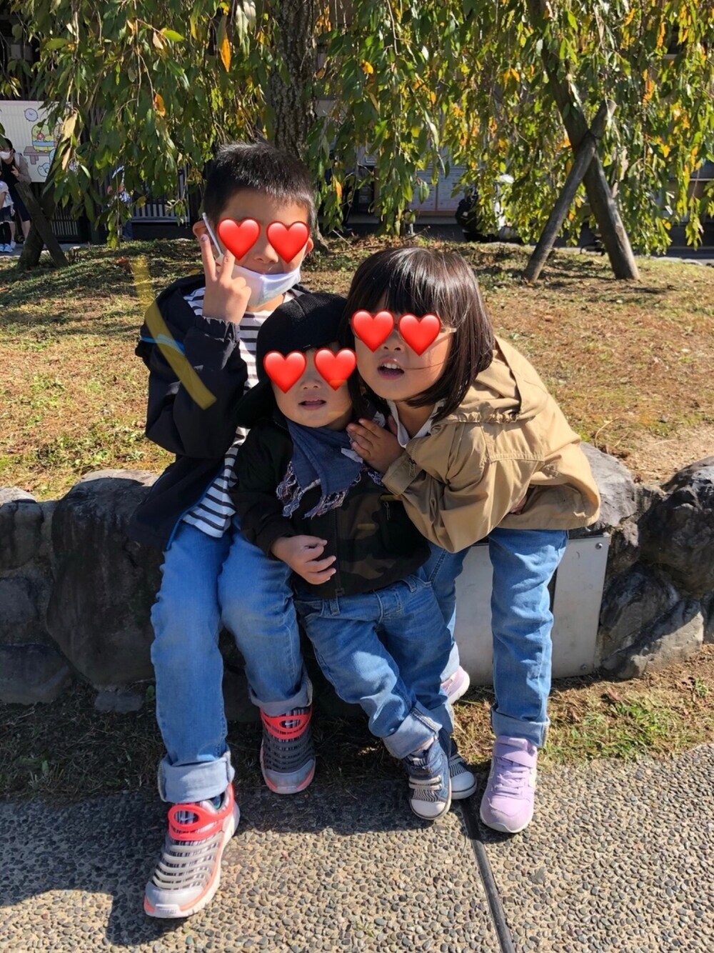 「兄弟コーデ、ノースフェイス、コンパクトジャケット、LEE」｜「THE NORTH FACEのアイテム（ジャケット/アウター、ブラック系）」を使った、K☆M♡K☆ままさん（キッズ・80cm）の秋コーディネートの1枚目の写真