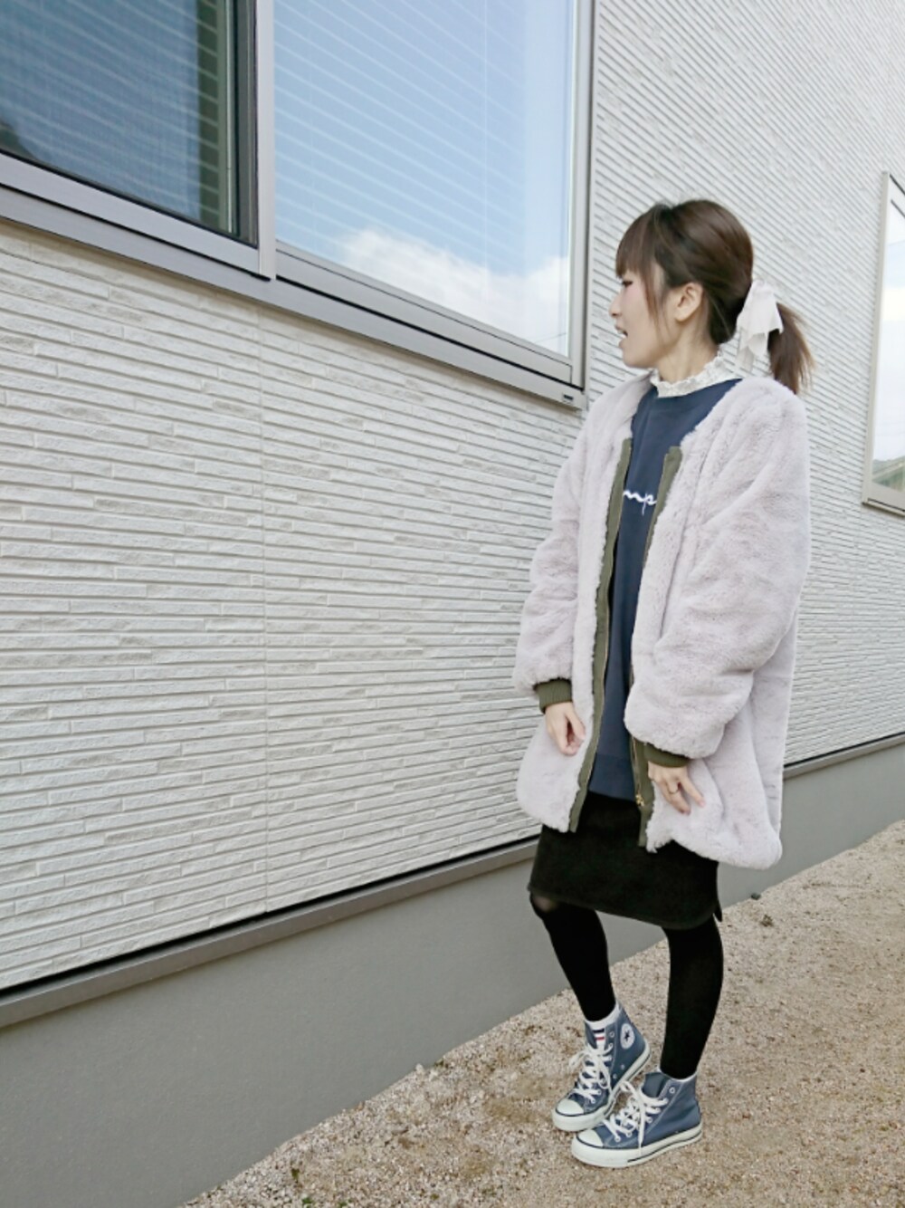 「襟付きトップス、大人カジュアル、Champion、ファーコート、コンバース、スニーカー、ローリーズファーム(LOWRYS FARM)、ネイビー、ootd、ママファッション」｜「PAGEBOYのアイテム（モッズコート、グリーン系）」を使った、ちーちゃんさん（レディース・153cm）の冬コーディネートの1枚目の写真