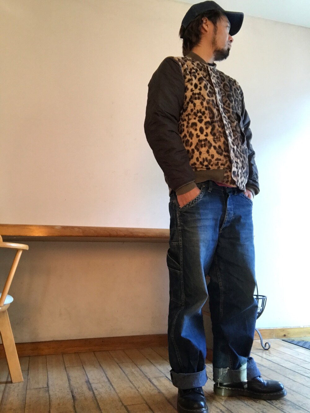 「ひょう柄、MA-1、LEE、デニム、Dr.Martens、カジュアル、ビッグシルエット、冬コーデ、南越谷、レイクタウン」｜「Dr. MartensのDr.Martens / 1460 8EYEBOOT_mtn（ブーツ、ブラック系）」を使った、MASAさん（メンズ・167cm）の冬コーディネートの1枚目の写真