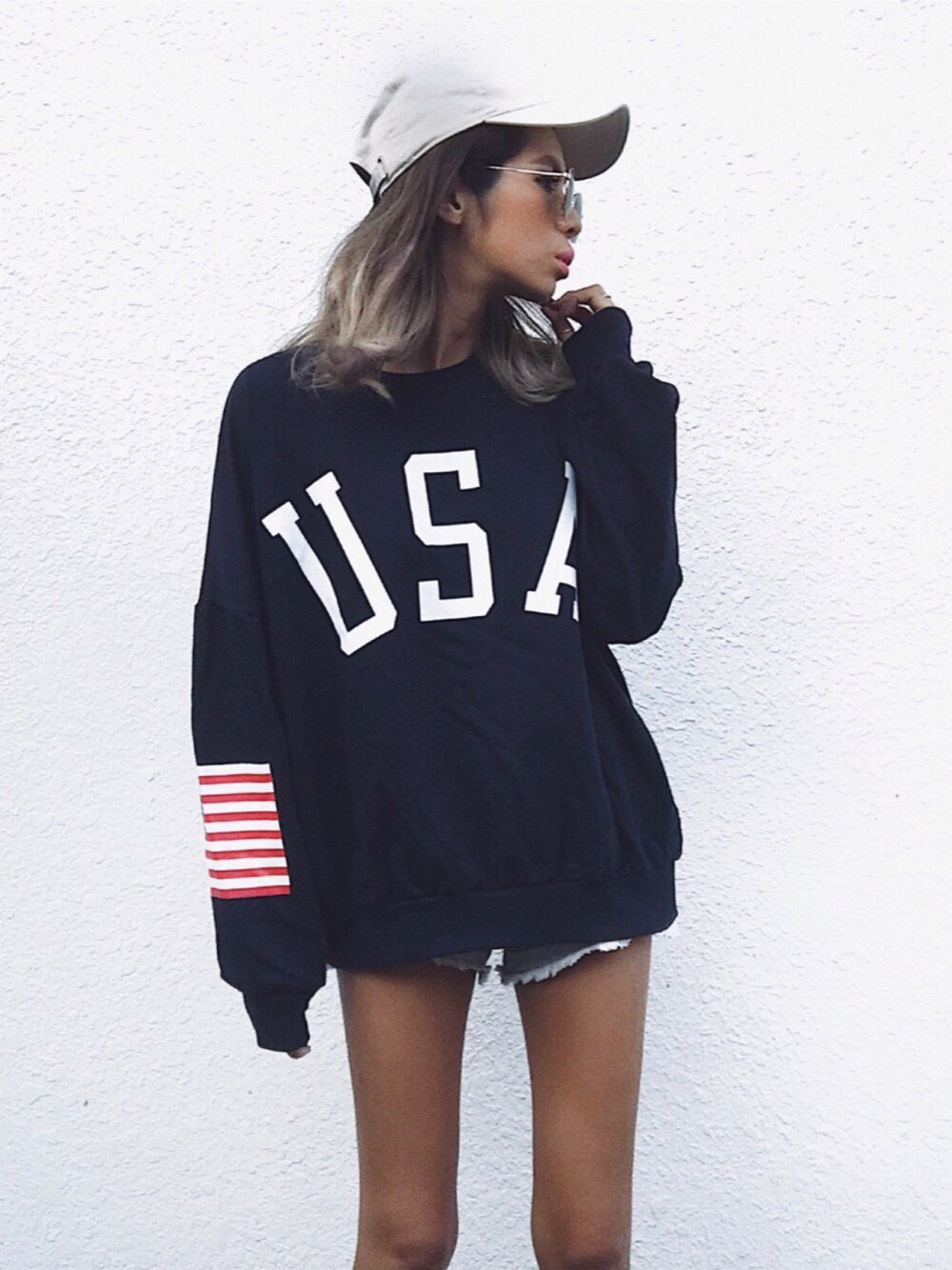 「USA、オーバーサイズ、キャップ、星条旗、ゆるコーデ、ゆるトップス、ショートパンツ」｜「Instagram shopのアイテム（Tシャツ/カットソー、ブルー系）」を使った、ｋａｎａさん（レディース・166cm）の春コーディネートの1枚目の写真
