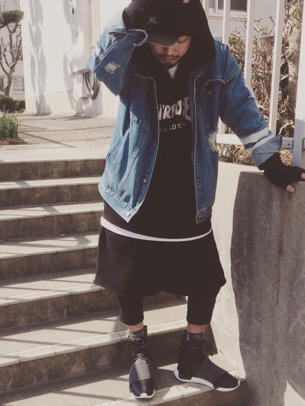 「purpose tour、ストリート、ジャスティンビーバー、クロムハーツ」｜「Y-3のアイテム（スニーカー、ブラック系）」を使った、YUUさん（メンズ・168cm）の春コーディネートの1枚目の写真