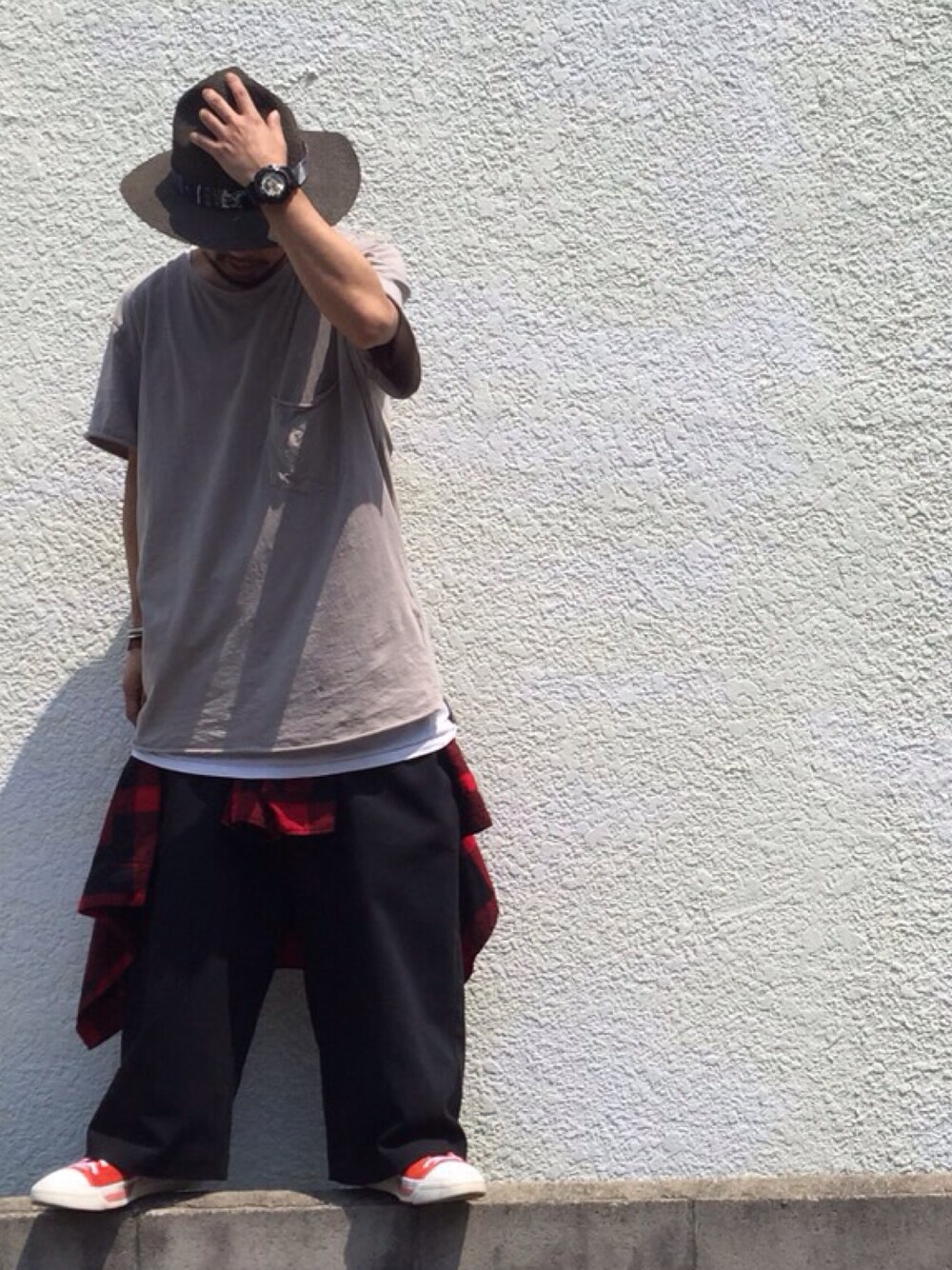 「Y-3のアイテム（スニーカー、レッド系）」を使った、YUUさん（メンズ・168cm）の春コーディネートの1枚目の写真