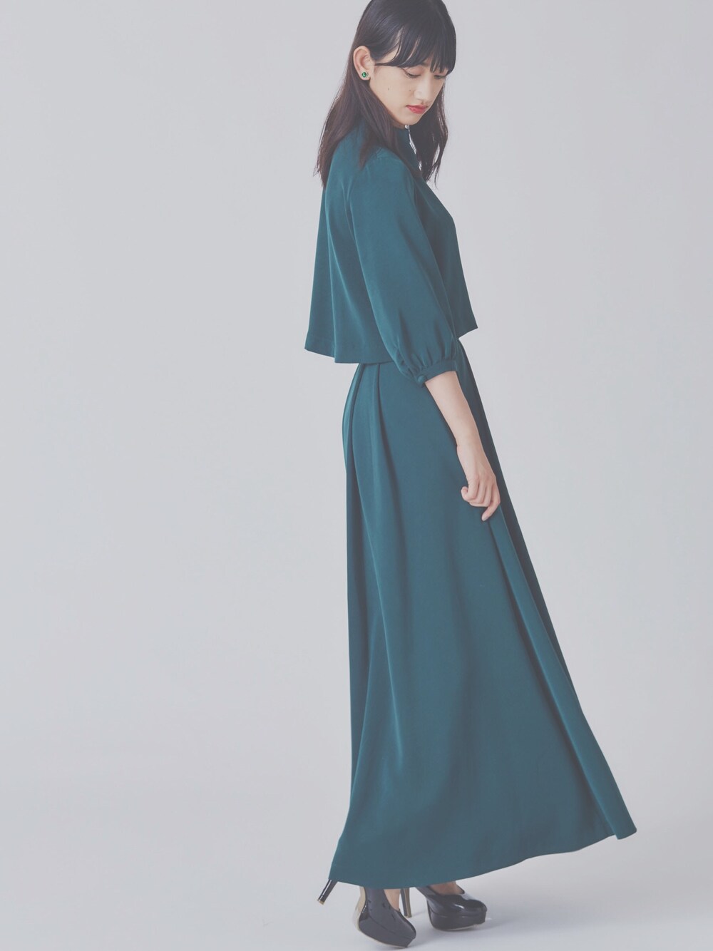 「PAMEO POSE」｜「PAMEO POSEの【PAMEO POSE】 LOUISE LONGSKIRT（スカート、グリーン系）」を使った、えりなやぎさん（レディース・169cm）の春コーディネートの1枚目の写真