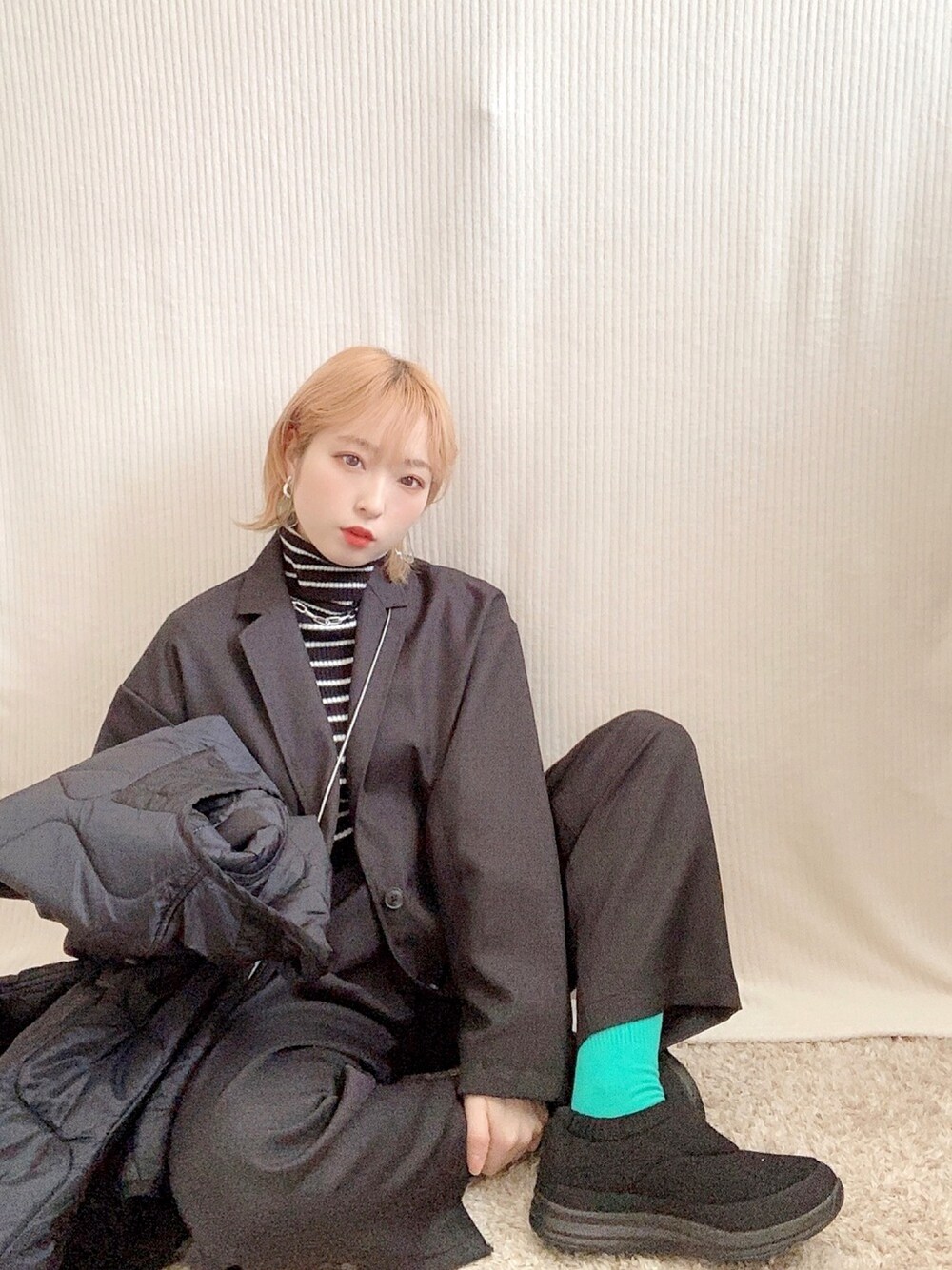 「ボーダートップス、キルティングコート、セットアップ、モックシューズ、THE NORTH FACE、差し色、ブラックコーデ、私の推しブランド」｜「Honeysのアイテム（ニット/セーター、ブラック系）」を使った、enaさん（レディース・155cm）の冬コーディネートの1枚目の写真