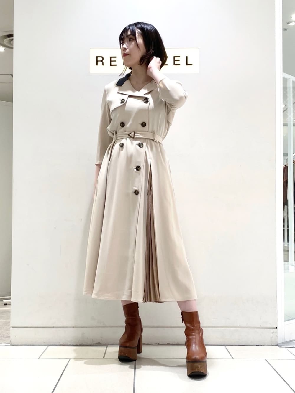 新品未使用　トレンチプリーツワンピース REDYAZEL（レディアゼル）の「トレンチプリーツワンピース