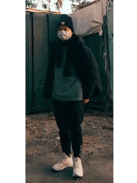 「IZZUE（イズゥー）のアイテム」を使った、Kim Ngさん（メンズ・170cm）の冬コーディネート