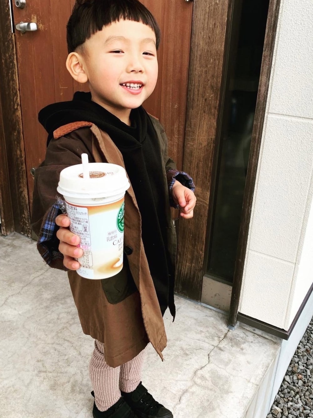 「冬アウター着回しチャレンジ、男の子、4歳、おしゃれさんと繋がりたい、むすこーで、ニットパンツ、シンプル、韓国子供服、たらちゃんヘアー、美容室に行ってきました。」｜「GUのアイテム（パーカー、ブラック系）」を使った、☆2boys☆さん（キッズ・110cm）の冬コーディネートの1枚目の写真