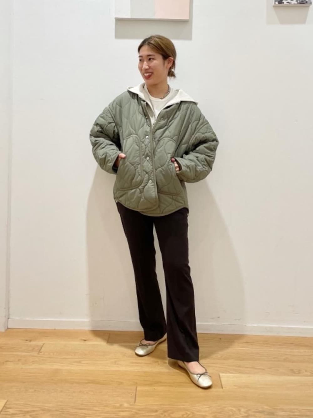 「アウター、リラックス、WILDTHINGS、アウトドア/アスレジャー、□骨格ナチュラル、■OUTERSUNSET」｜「green label relaxingのスクエア バレエ フラットシューズ（バレエシューズ、ゴールド系）」を使った、sato_yさん（レディース・160cm）の秋コーディネートの1枚目の写真
