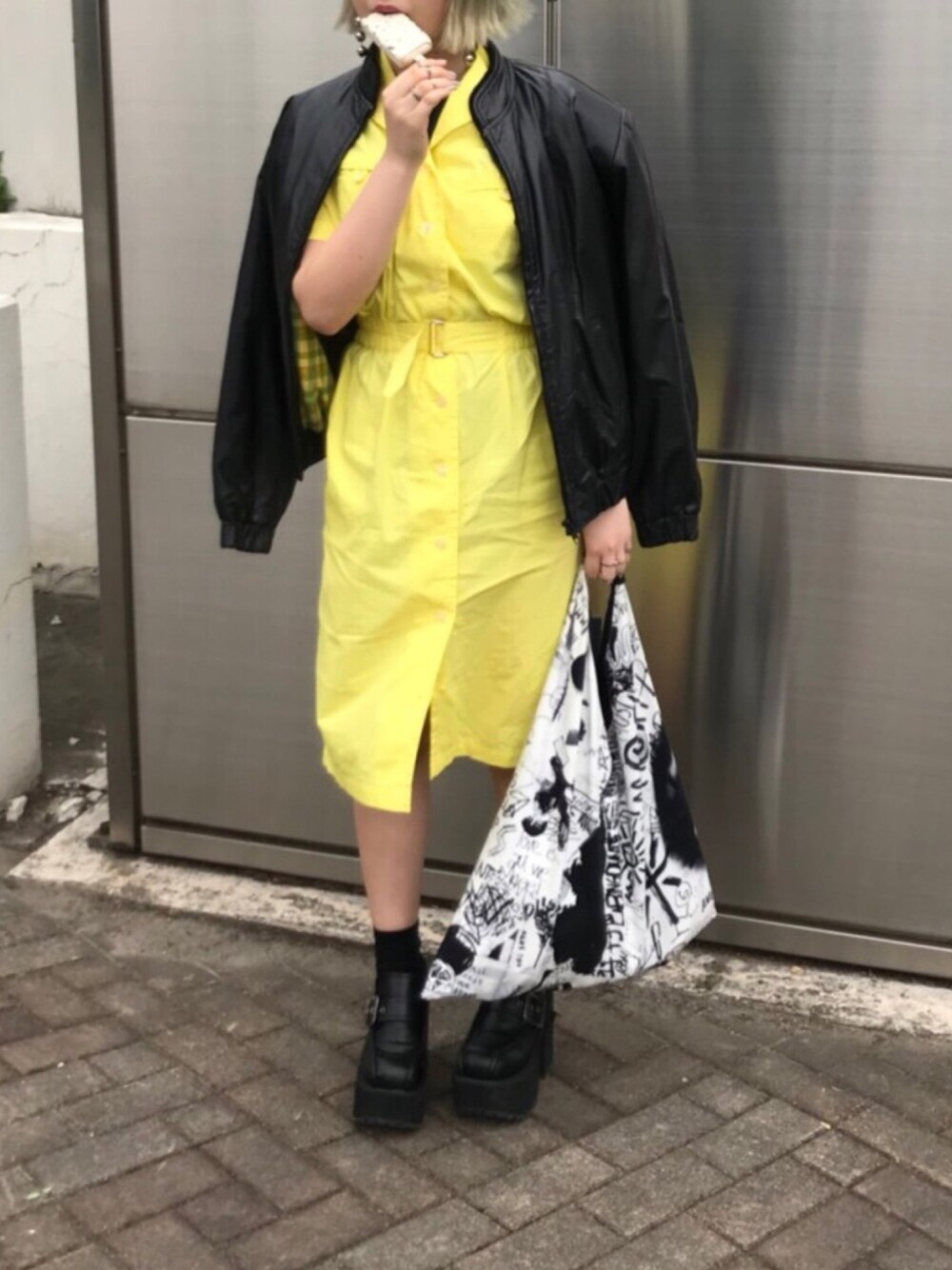 「イエロー、プチプラ、プチプラコーデ、開襟シャツ、古着、vintage、メンズライク、アイラブメンズライク、厚底シューズ、ライダース」｜「VINTAGEのアイテム（シャツワンピース、イエロー系）」を使った、Chimakiさん（レディース・157cm）の春コーディネートの1枚目の写真