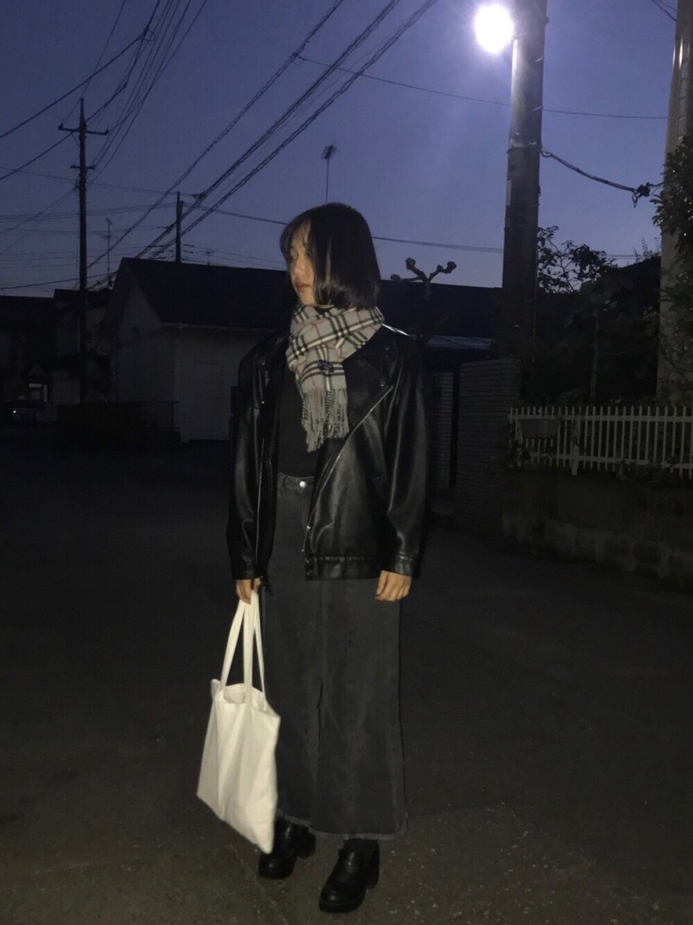 「ブラック、シンプルコーデ、パンツスタイル、ゆるコーデ、デニム、ローファー、メンズライク、古着、vintage、アイラブメンズライク」｜「VINTAGEのアイテム（ライダースジャケット、ブラック系）」を使った、Chimakiさん（レディース・157cm）の秋コーディネートの1枚目の写真