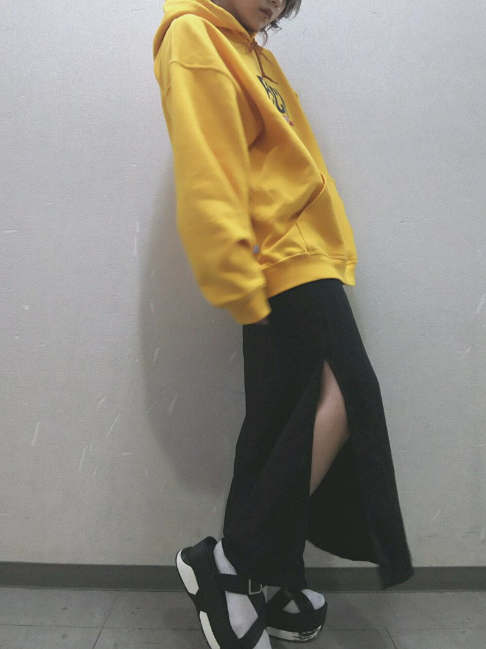 「ootd、スポーティ、サンダル、メンズライク、パーカー、イエロー、ストリート、古着、used、広島」｜「PSCNのアイテム（パーカー、イエロー系）」を使った、はちこ。さん（レディース・158cm）の春コーディネートの1枚目の写真