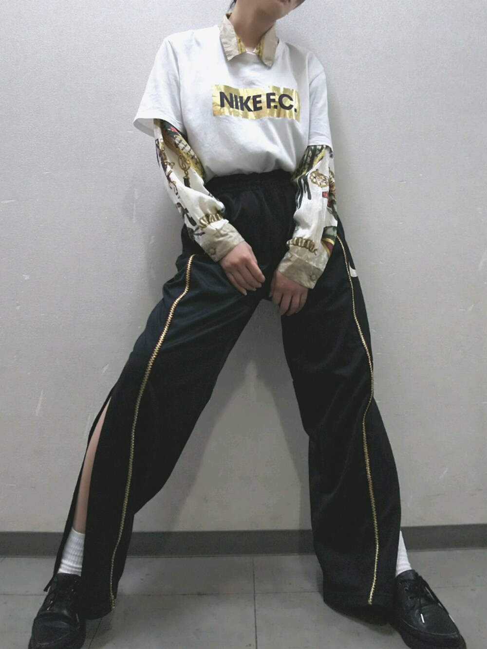 「おしゃれさんと繋がりたい、Tシャツ、ゆるコーデ、ベレー帽、古着、モノトーン、NIKE、モード、used、広島」｜「MOUSSYのPOINTED 50 SHOES（その他シューズ、ブラック系）」を使った、はちこ。さん（レディース・158cm）の夏コーディネートの1枚目の写真