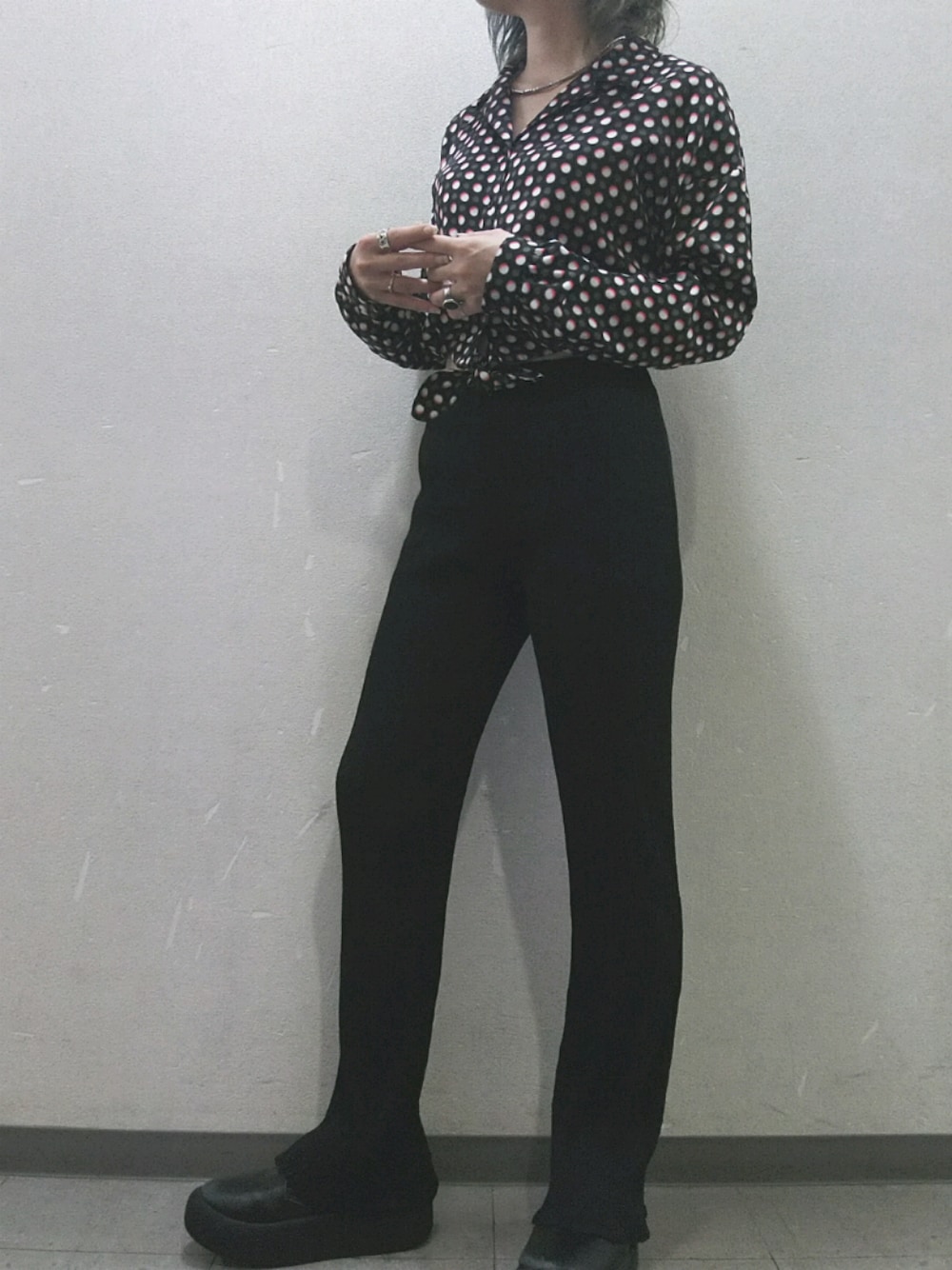 「シンプル、モノトーンコーデ、柄シャツ、ブラック、ootd、ドット、モード、古着、used、広島」｜「LILY BROWNのドット前結びシャツ（シャツ/ブラウス、ブラック系）」を使った、はちこ。さん（レディース・158cm）の夏コーディネートの1枚目の写真