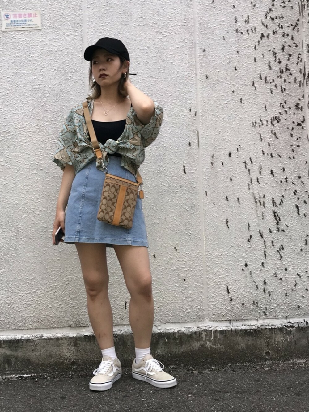 「夏セールで買いました、ラフ、ショルダーバッグ、夏コーデ、レイヤードスタイル、アロハシャツ、VANS、カジュアル、古着、広島」｜「ブルーアースのアイテム（トップス、ブルー系）」を使った、はちこ。さん（レディース・158cm）の夏コーディネートの1枚目の写真