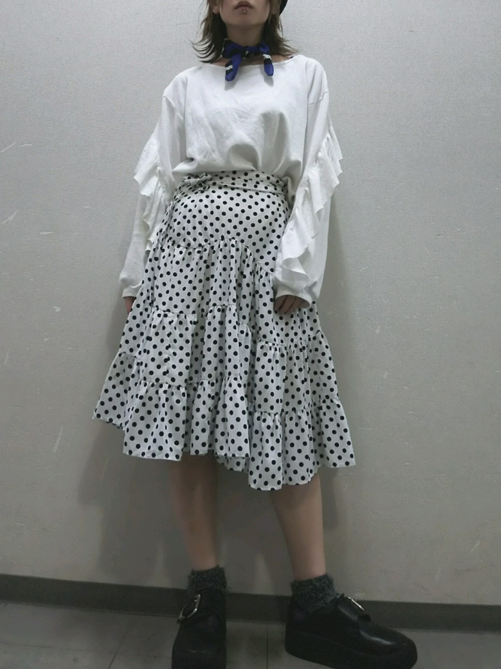 「秋コーデ、秋服準備はじめました、カジュアル、モノトーンコーデ、袖ボリューム、フレアスカート、ドット、古着、used、広島」｜「BellyButtonのNo.884 黑（その他シューズ、ブラック系）」を使った、はちこ。さん（レディース・158cm）の秋コーディネートの1枚目の写真