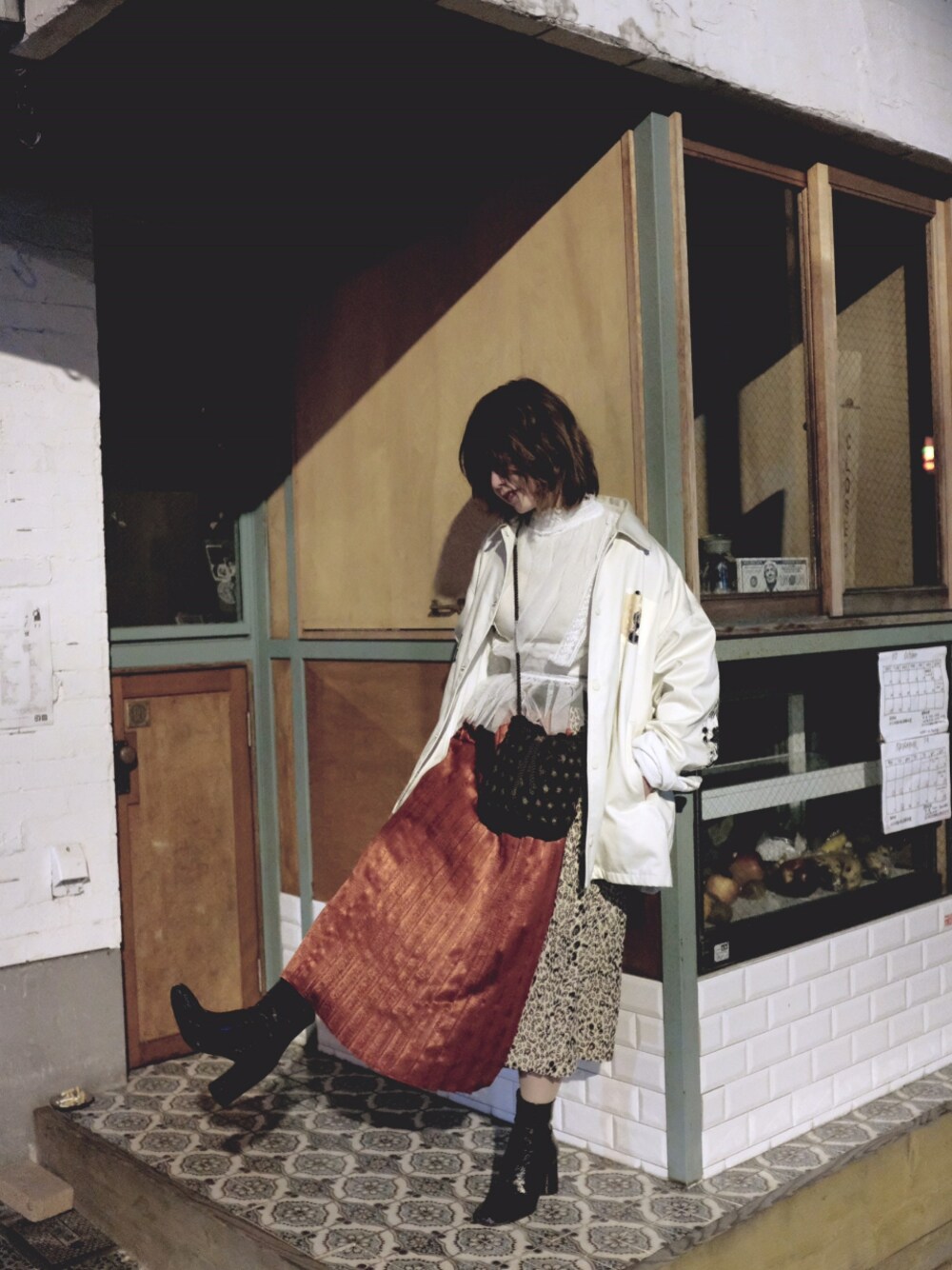「ストリート服が好き、秋のコーデ、ビッグシルエット、スカート、タートルネック、赤、ブーツ、レオパード、used、広島」｜「F-LAGSTUF-FのF-LAGSTUF-F / Shunga Coach Jacket（ブルゾン、ホワイト系）」を使った、はちこ。さん（レディース・158cm）の秋コーディネートの1枚目の写真