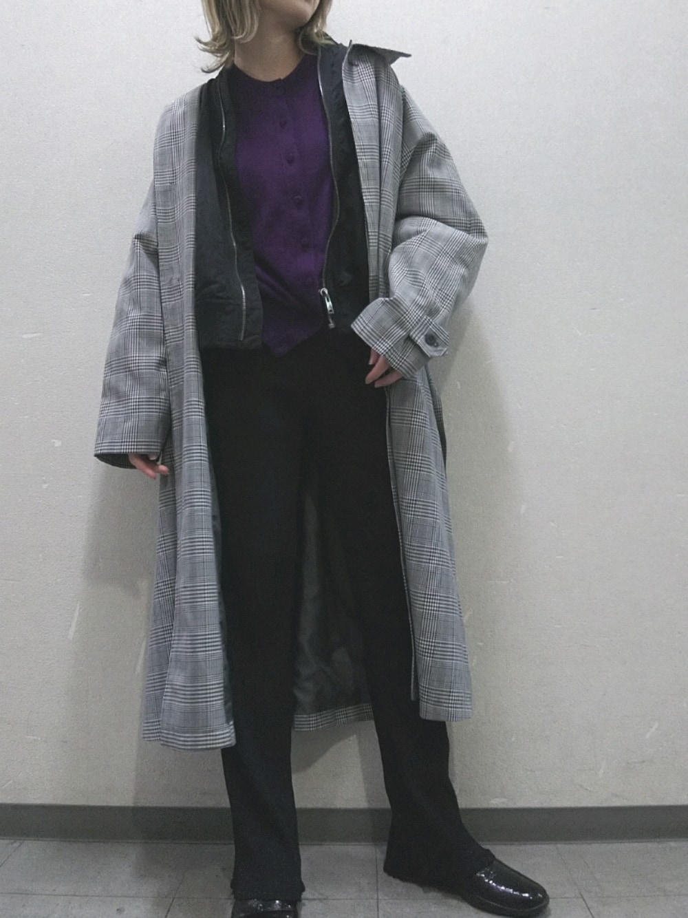 「オーバーサイズ、パンツスタイル、モノトーン、古着、チェック、used、レイヤードスタイル、広島、ドメスティックブランド」｜「ISSEY MIYAKEのプリーツパンツ（その他パンツ、ブラック系）」を使った、はちこ。さん（レディース・158cm）の冬コーディネートの1枚目の写真
