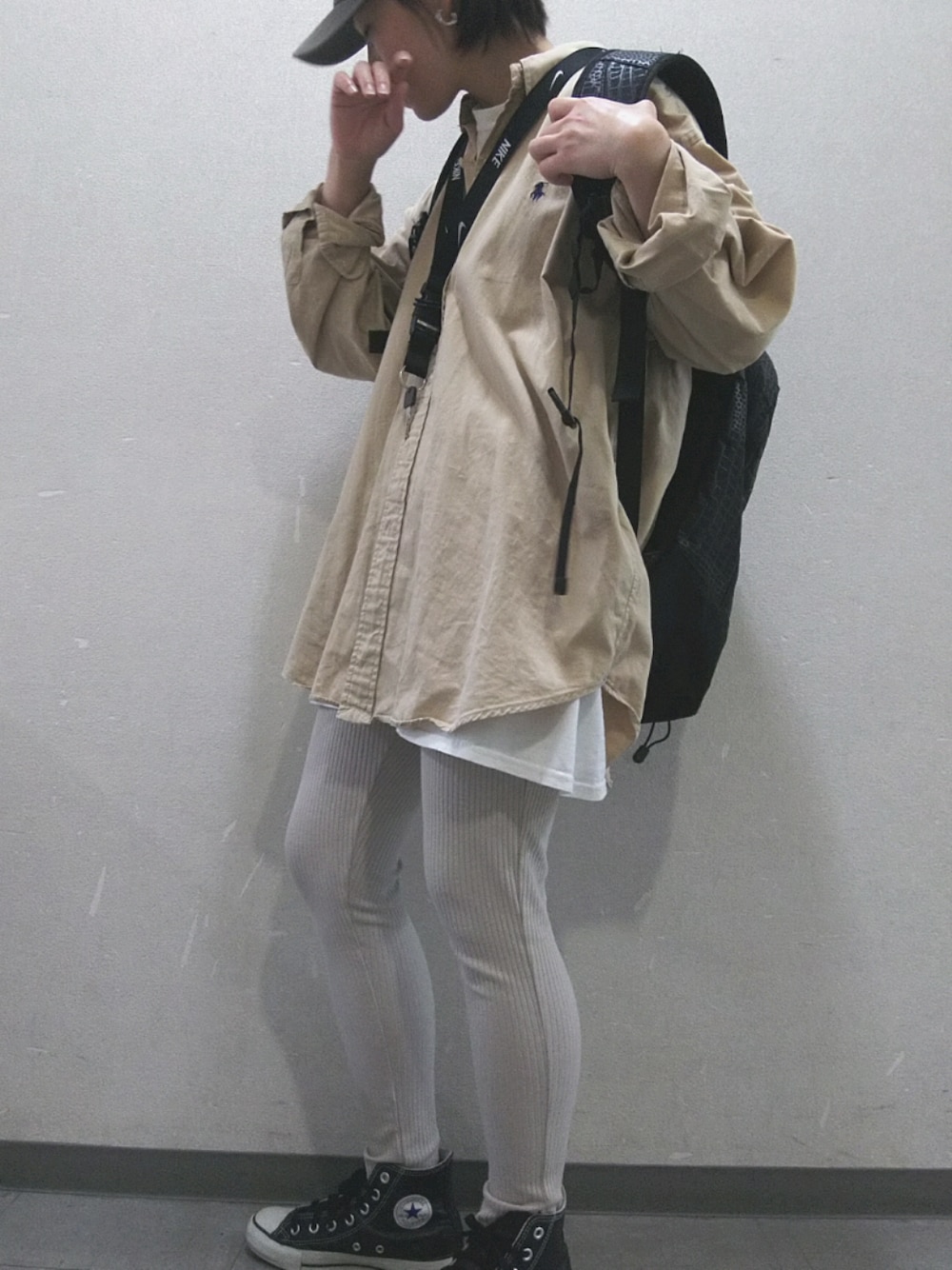 「シンプルコーデ、おしゃれさんと繋がりたい、ビッグシルエット、シャツスタイル、ハイカットスニーカー、outfit、ベージュ、古着、used、広島」｜「LOWRYS FARMのセルフカットレギンス 810149（その他パンツ、ベージュ系）」を使った、はちこ。さん（レディース・158cm）の春コーディネートの1枚目の写真