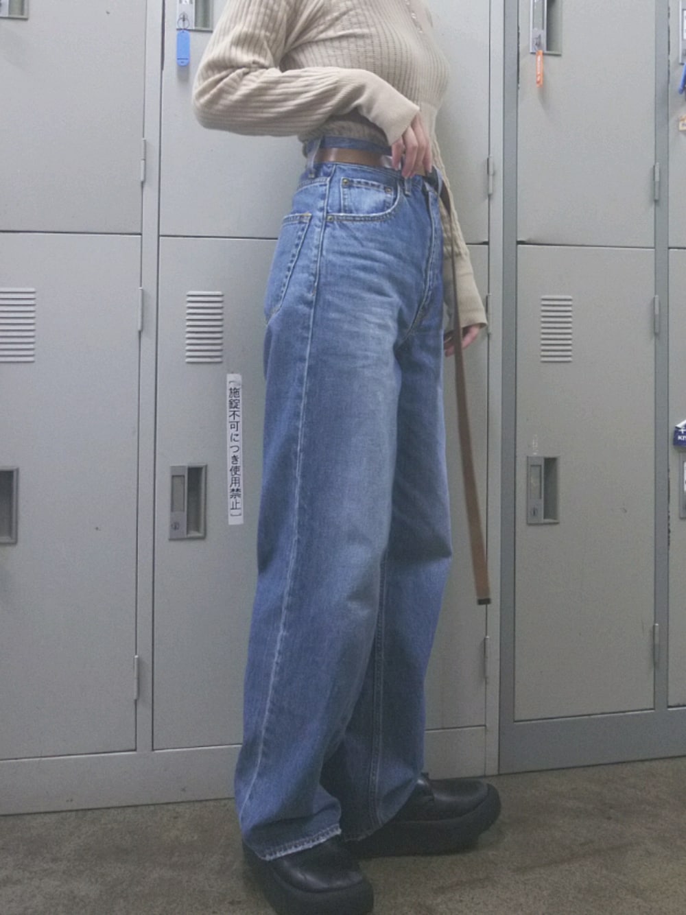 「シンプルコーデ、パンツスタイル、おしゃれさんと繋がりたい、ベージュ、デニム、ハイウエスト、古着、used、広島」｜「AZUL by moussyのハイウエストワイドデニムPT Ⅳ（デニムパンツ、ブルー系）」を使った、はちこ。さん（レディース・158cm）の夏コーディネートの1枚目の写真