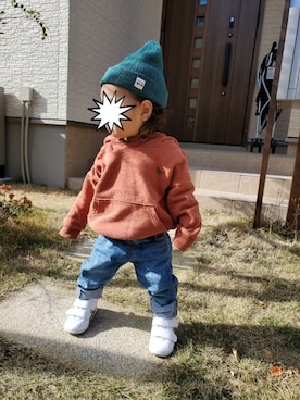 「ASICS（アシックス）のasics アシックス ファブレファーストSL3 (12-135) TUF123 0195 ホワイト/CPGL（スニーカー）」を使った、3N1Mさん（キッズ・80cm）の冬コーディネート