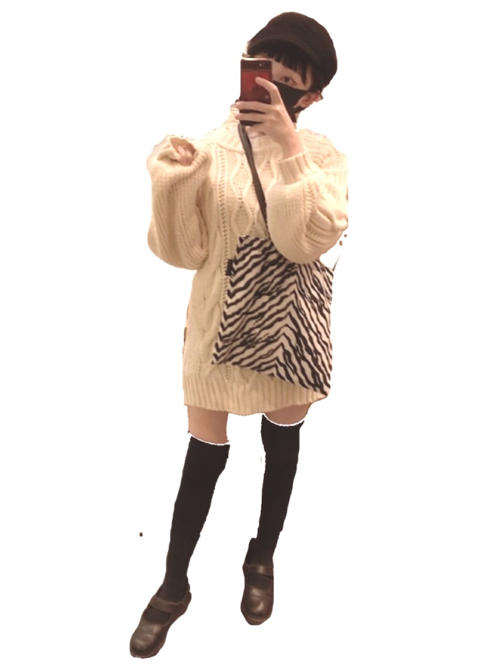 「秋服、ゆるコーデ、低身長、ootd、韓国ファッション、モノトーン、ビッグシルエット、ショルダーバッグ、ニットワンピース、秋のマイ旬スタイル」｜「w closetのアイテム（ニット/セーター、ホワイト系）」を使った、kumiさん（レディース・153cm）の秋コーディネートの1枚目の写真