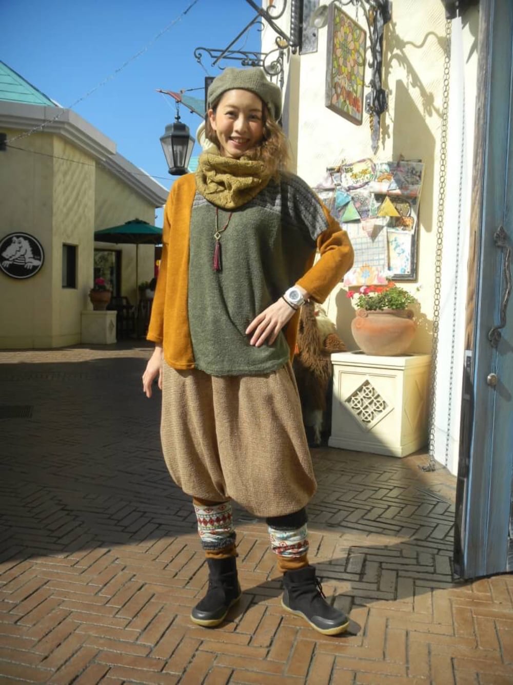 「カジュアル」｜「チャイハネの【チャイハネ】バルーンシルエット リラックスパンツ / レギンス（その他パンツ、ブラウン系）」を使った、ゆかりさん（レディース・161cm）の春コーディネートの1枚目の写真