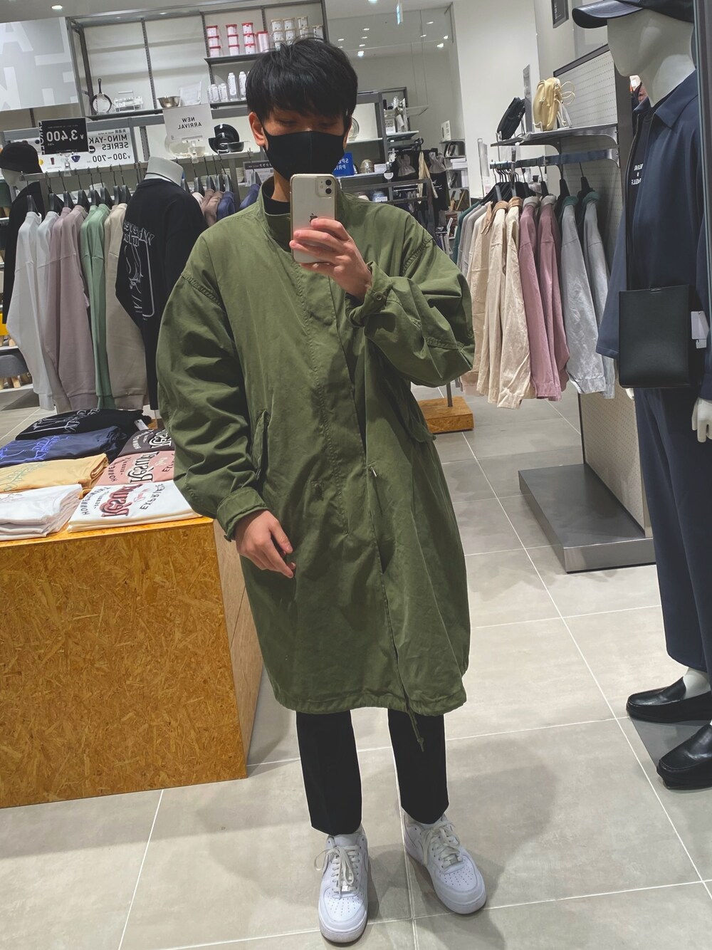 「モッズコート、ミリタリーコーデ、M65、FREAK’Ｓ STORE、カジュアルコーデ、おしゃれさんと繋がりたい、おしゃれになりたい、AIR FORCE 1」｜「NIKEのアイテム（スニーカー、ホワイト系）」を使った、mkさん（メンズ・174cm）の春コーディネートの1枚目の写真