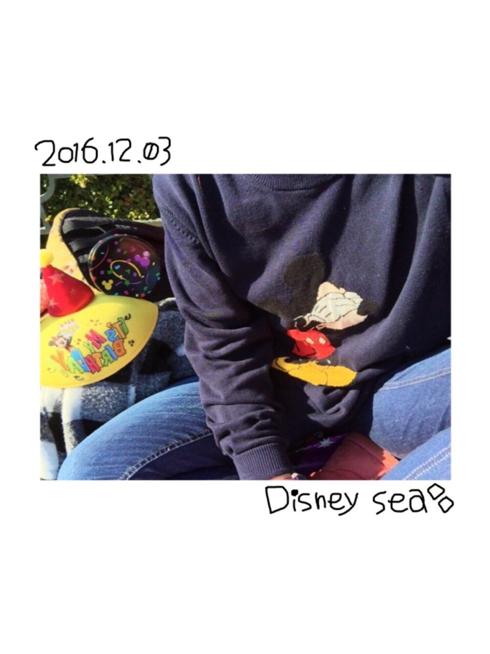 「disney、christmas、カジュアル」｜「GLOBAL WORKのディズニーニットプルオーバー16  Ｍen/725465（ニット/セーター、ブルー系）」を使った、wakapiさん（レディース・153cm）の冬コーディネートの1枚目の写真