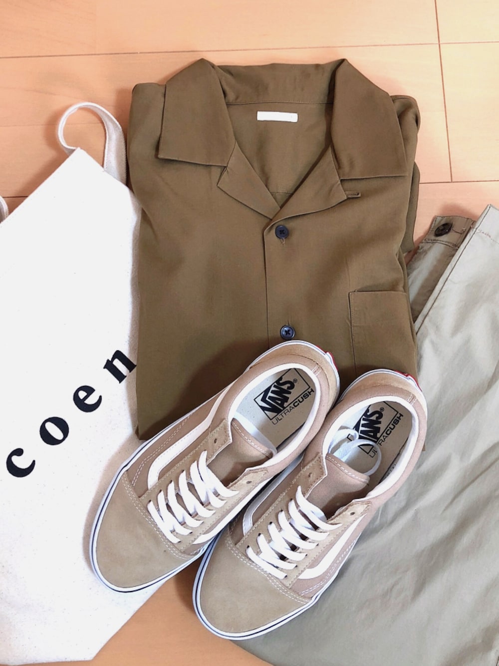 「春、キレイめ、春色、ゆるコーデ、はるコーデ、お洒落さんとつながりたい、VANS、GU、プチプラ、GUコーデ」｜「GUのアイテム（シャツ/ブラウス、ベージュ系）」を使った、Rくんさん（メンズ・165cm）の春コーディネートの1枚目の写真